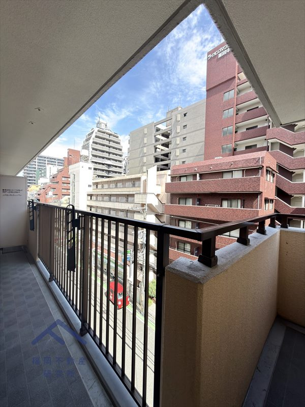 南薬院パークマンションのバルコニー|南向きバルコニーは都心にも関わらず建物が密集しておらず開放感を感じられます