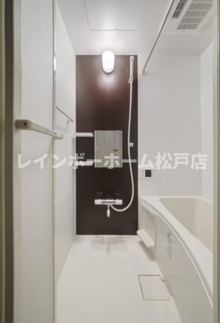 仲介手数料（賃料の1.10ヵ月）の50％OFF対象物件！の浴室