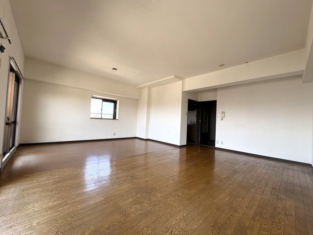 グラン・ビア新川町の居間・リビング