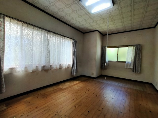 家族がもっと近くなる春日町平屋の洋室