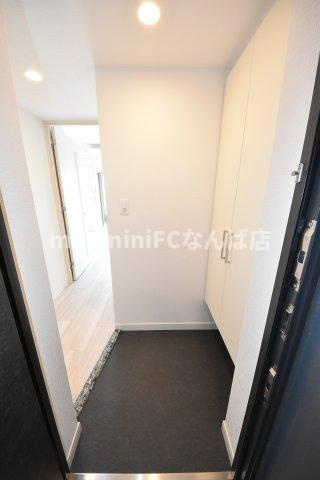 ソルテラス阿波座ウィズの玄関