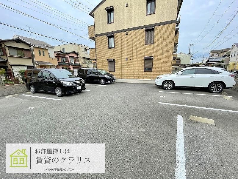 KOMEJYU（米重）の駐車場