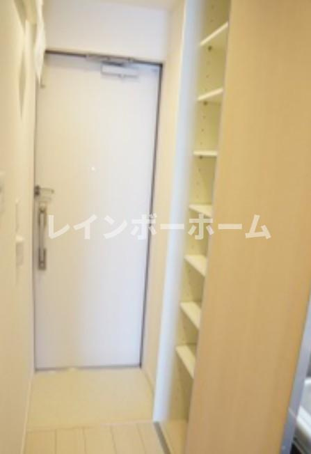 リブリ・船橋法典の玄関