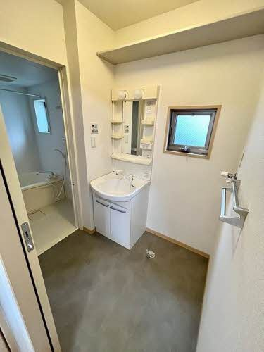 カルムステージ B棟の洗面所|ゆとりのある洗面所