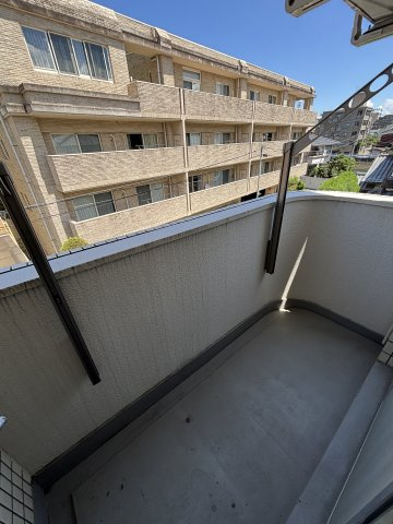 テングッド城西のバルコニー|外からの目が気にならないバルコニーで洗濯物が干せます