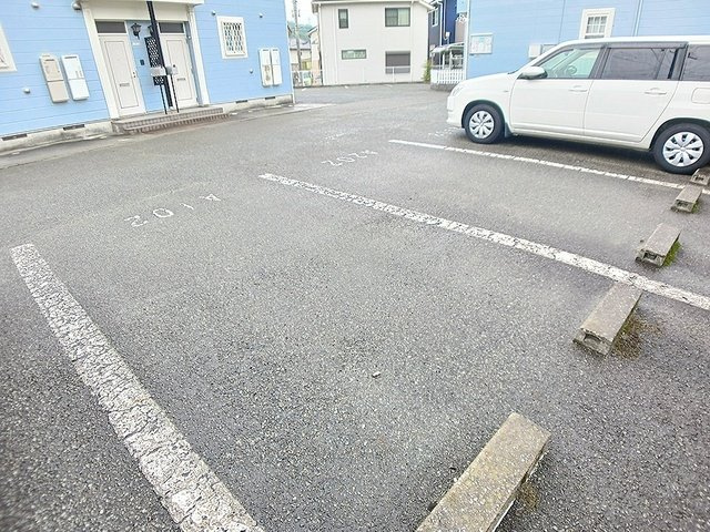 アメニティー北平野Ａの駐車場