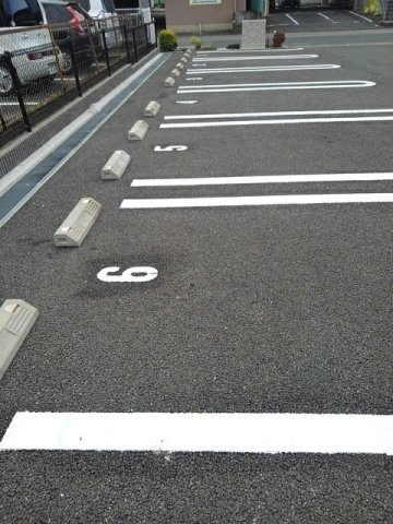 Ｌｉｂｅｒｔｙ東合川の駐車場