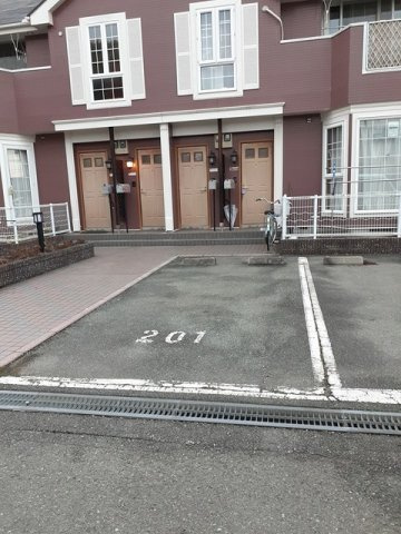ブルースカイ国分の駐車場