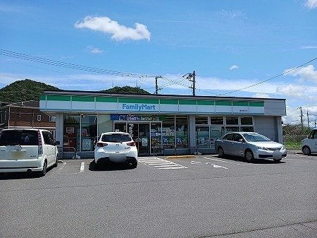 レイクサイドパレスＡの周辺|ファミリーマート高松鶴市店さんまで1600m