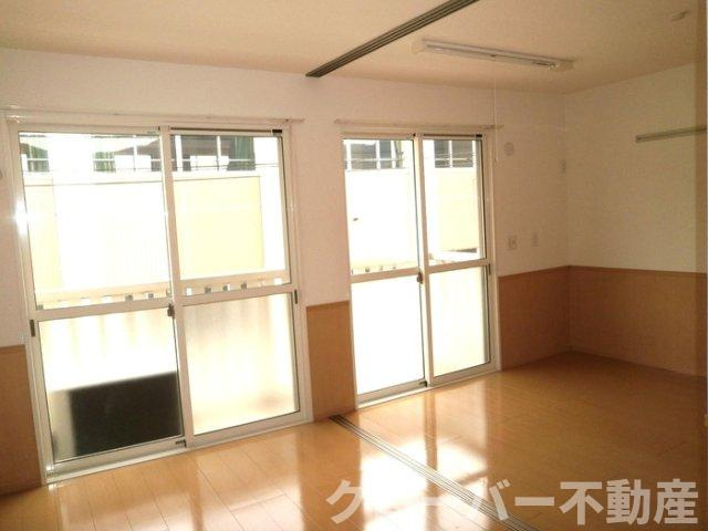 シュトラント国分寺 A棟の居間・リビング|DK７．４帖
