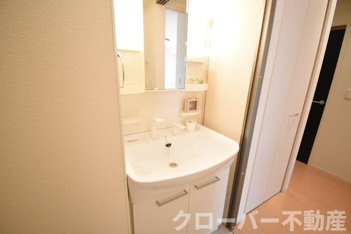 カーサコーラル A棟の独立洗面台|洗髪洗面化粧台