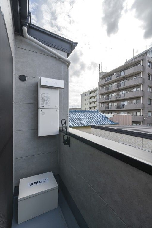 M's アパートメントのバルコニー
