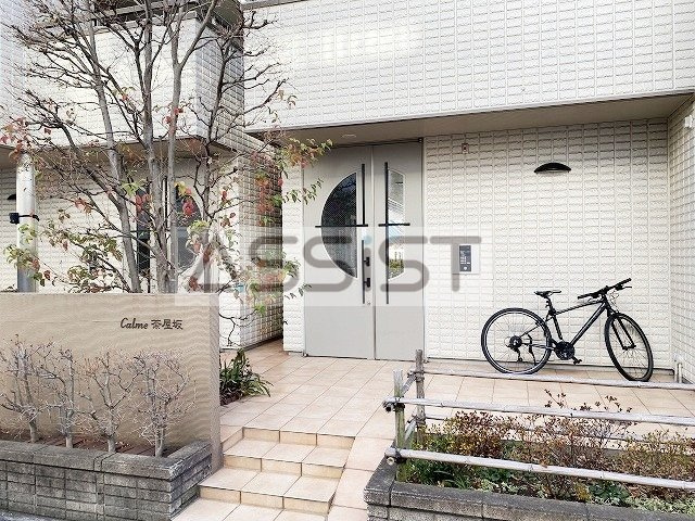 カルム茶屋坂（EAST棟）のエントランス