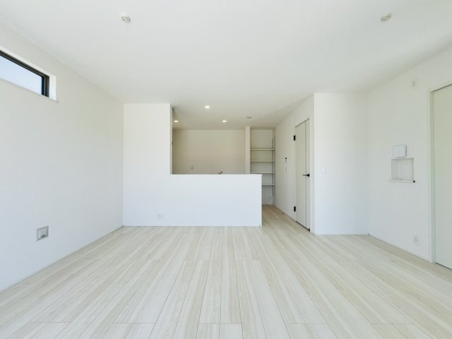 碧南市坂口町2丁目17番地1『仲介手数料無料』新築一戸建て・建売の居間・リビング