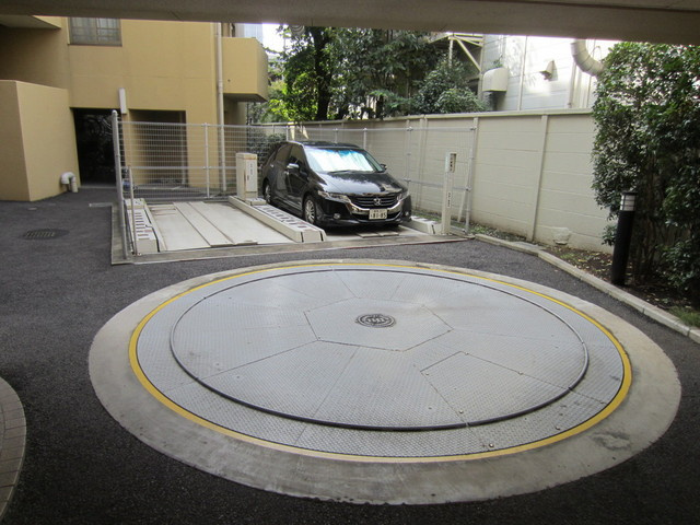 アゼリアヒルハイツの駐車場|敷地内駐車場有り！