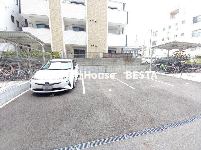 エスライズ神戸三宮山手通弐番館の駐車場