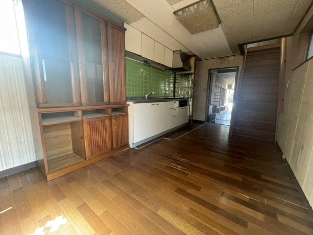 本町3丁目　店舗付き住宅の居間・リビング
