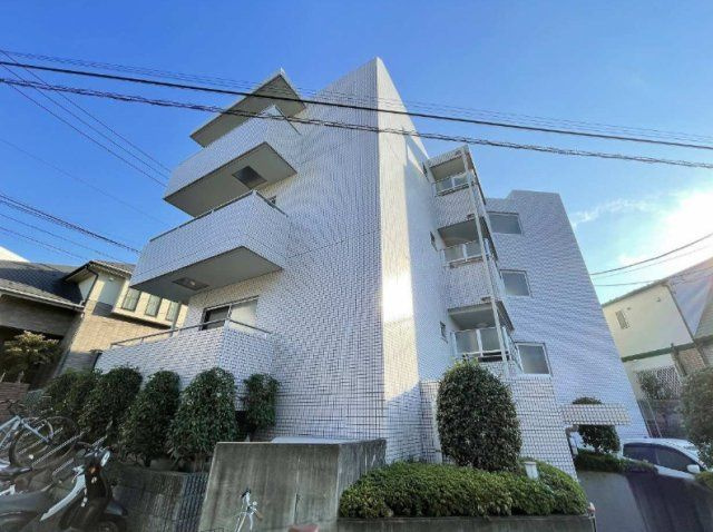 コリーヌ平町　四番館の外観