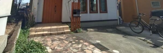 横浜市南区唐沢戸建の駐車場