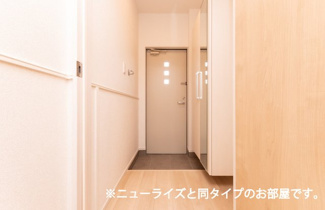 【玄関】 | ロイヤル　信濃　Ａ