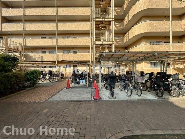 サニーハイツ門前仲町の駐輪場|【自転車置き場】最新の空き状況や費用などの詳細は担当スタッフまでお問い合わせください。