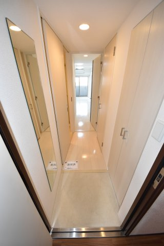 セレニテ本町グランデの玄関