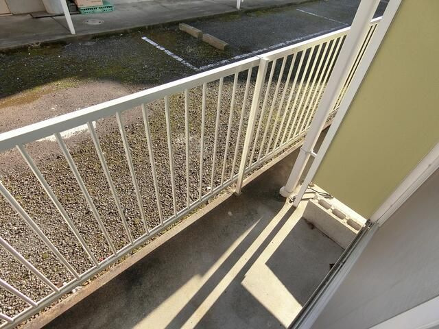 横浜市港南区東永谷３丁目のアパートのバルコニー