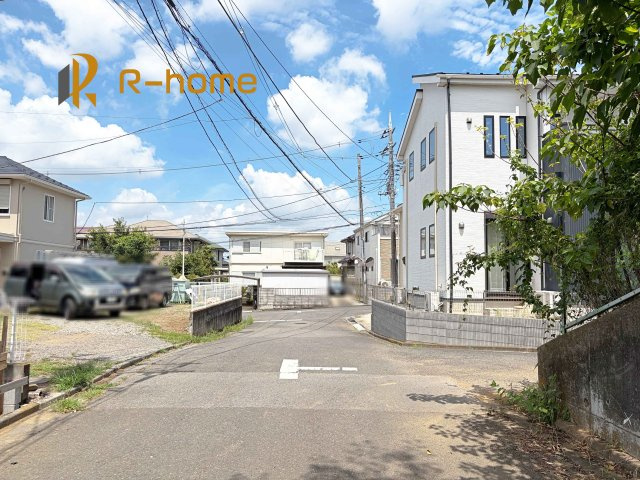 守谷市松ケ丘6期　新築戸建て　2号棟の前面道路含む現地写真|『今から見たい！』大歓迎です♪
お気軽にＲ－ｈomeまでお問い合わせください。