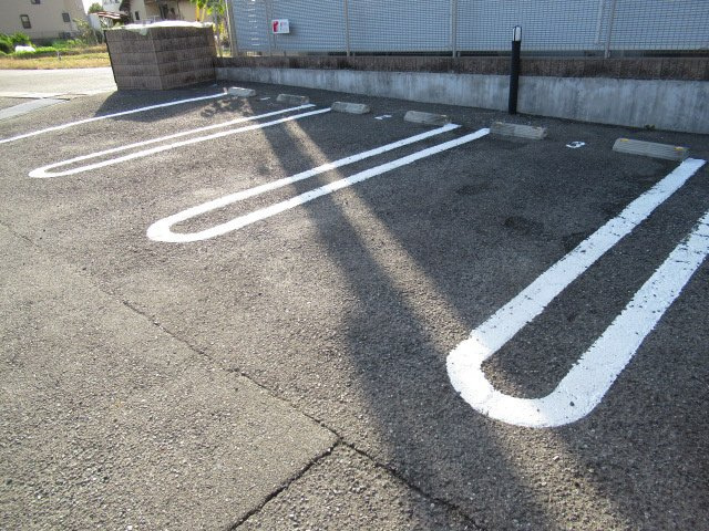 ミーテ　ククルの駐車場