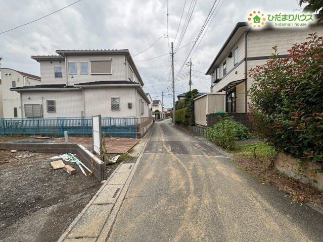 熊谷市新堀　第15期　新築一戸建て　ワイウッドコート　05の前面道路含む現地写真
