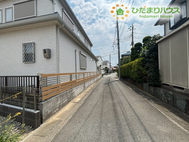 熊谷市新堀　第15期　新築一戸建て　ワイウッドコート　05の前面道路含む現地写真
