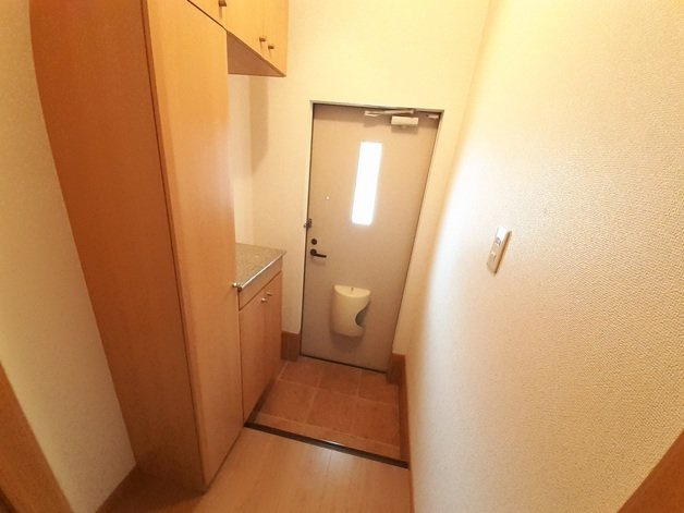 サンデリアーナＣの玄関|収納もある玄関です