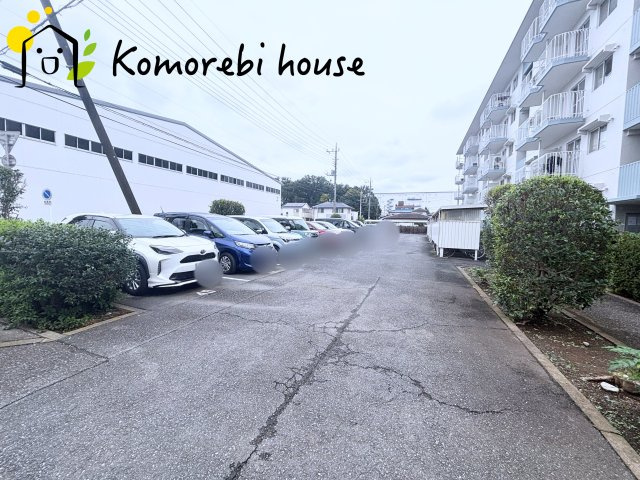 上尾ハウス１号棟の駐車場|10/27撮影