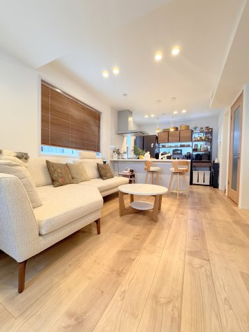 志茂2丁目一戸建て住宅の居間・リビング|※家具は設備ではありません