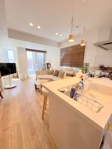志茂2丁目一戸建て住宅の居間・リビング|※家具は設備ではありません