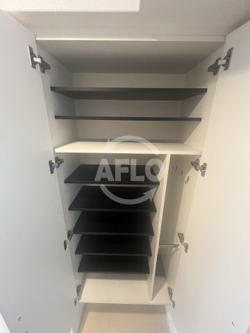 セレニテ江坂アリアの内装|シューズボックス