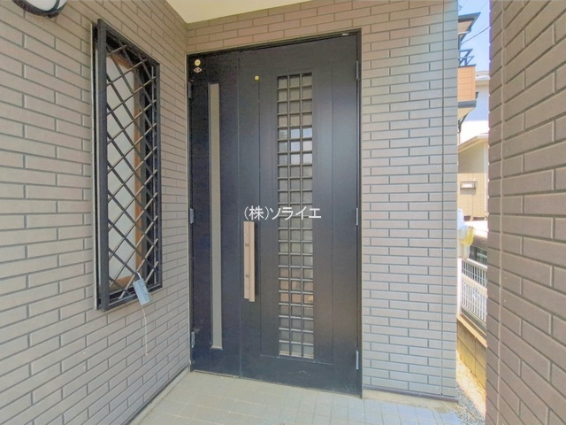 川越市中台元町１丁目　中古戸建の玄関