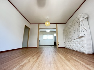 南青葉台一戸建ての居間・リビング