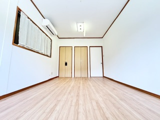 南青葉台一戸建ての洋室
