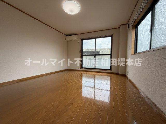 川崎市多摩区登戸の賃貸マンションの居間・リビング