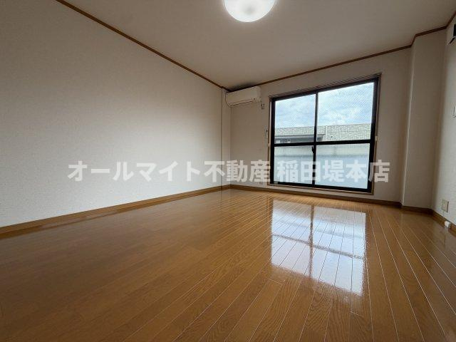 川崎市多摩区登戸の賃貸マンションの居間・リビング