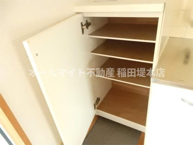川崎市多摩区登戸の賃貸マンションの収納|シューズＢＯＸ内部（他室参照）