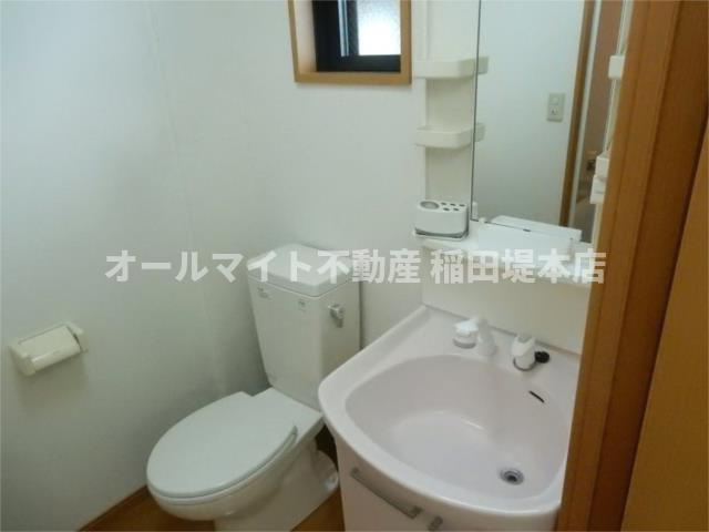 川崎市多摩区登戸の賃貸マンションの洗面所|洗面台とトイレ（他室参照）