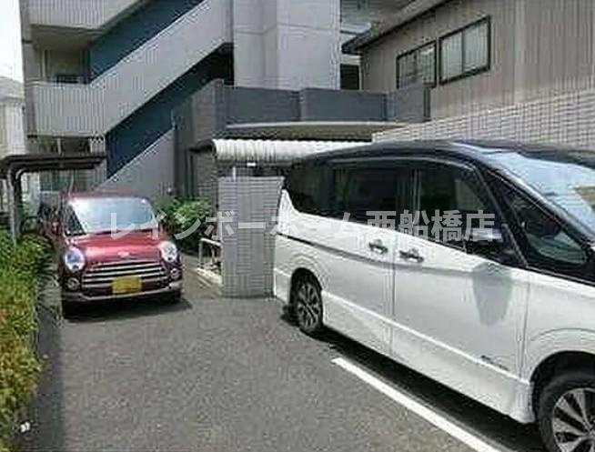プレジールの駐車場
