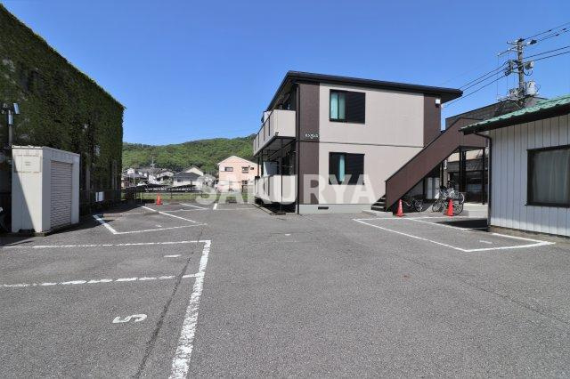 エンパレスV3の駐車場