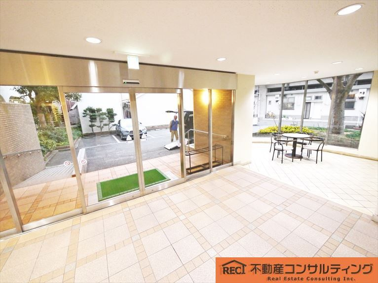ローズハイツ夙川のエントランス