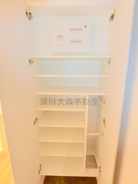 ルミーク大森の設備|玄関収納　シューズBOX