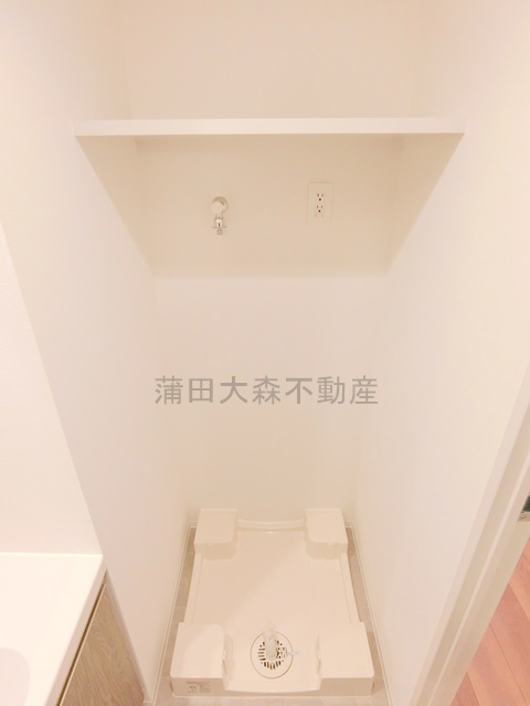 ルミーク大森の設備|棚付きの洗濯機置き場