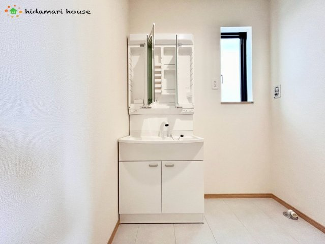 蓮田市黒浜2343番　新築戸建　ハートフルCの独立洗面台