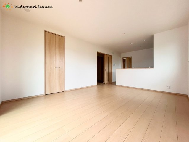 蓮田市黒浜2343番　新築戸建　ハートフルCの居間・リビング|LDK：15帖
